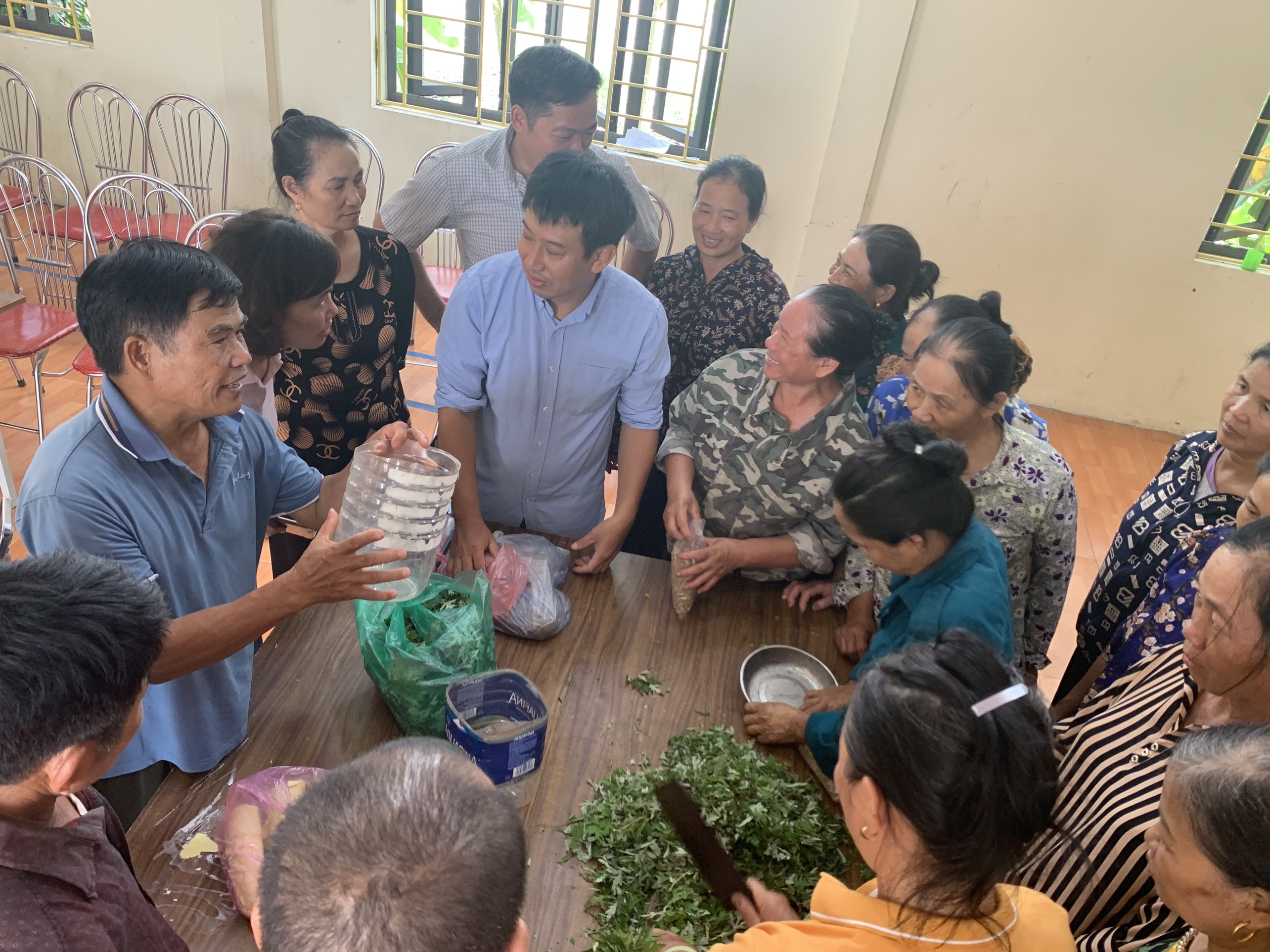Tập huấn cho nông dân các liên nhóm về Nông nghiệp tự nhiên và hướng dẫn cách ủ phân xanh 11
