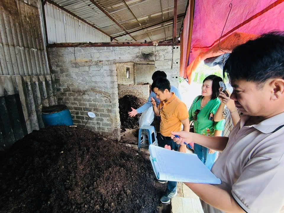 Tập huấn cho nông dân các liên nhóm về Nông nghiệp tự nhiên và hướng dẫn cách ủ phân xanh 25