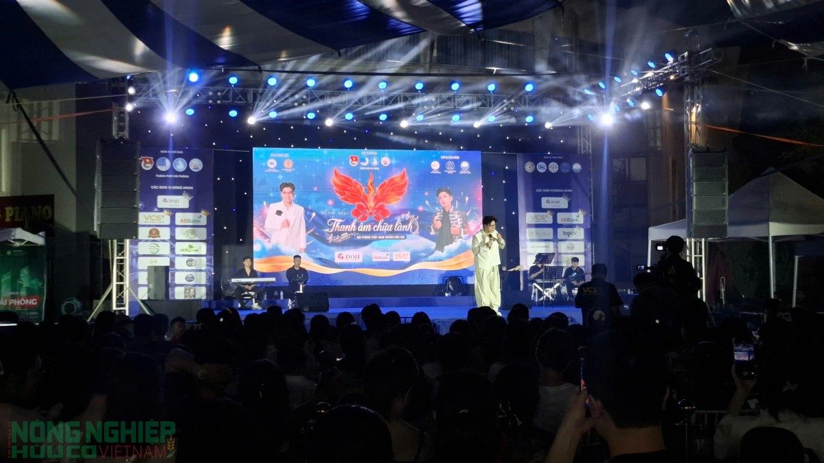 Chương trình kết nối ca nhạc hấp dẫn, khích lệ các sĩ tử trước khi vào mùa thi (ảnh:Kim Huệ)