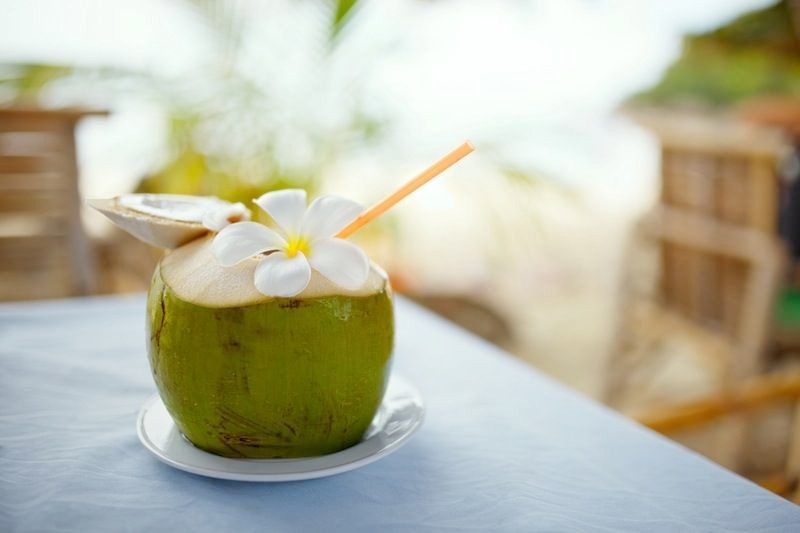 Thời điểm "vàng" uống nước dừa làm đẹp da