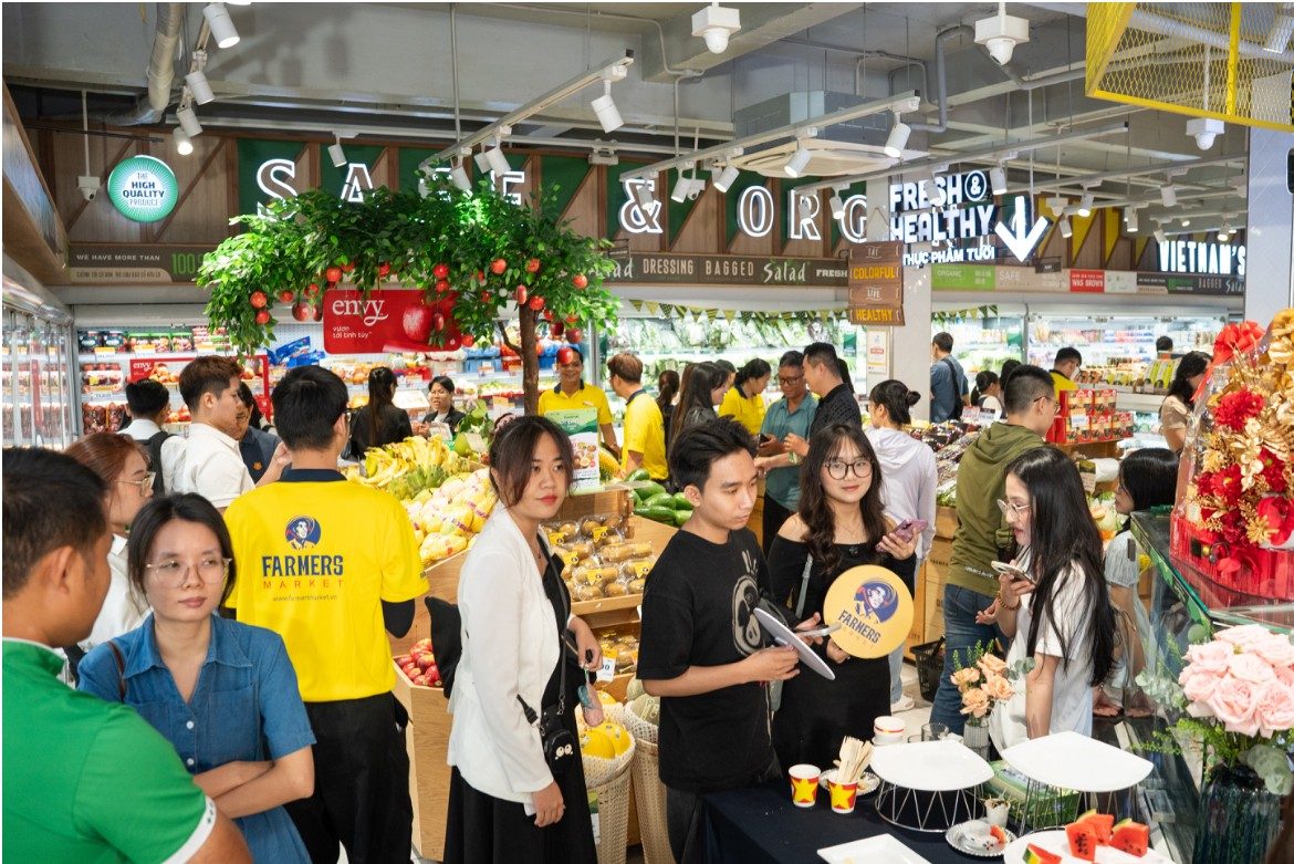 Người tiêu dùng tham quan, tìm hiểu và trải nghiệm các sản phẩm hữu cơ tại Festival Organic Foods 2026.