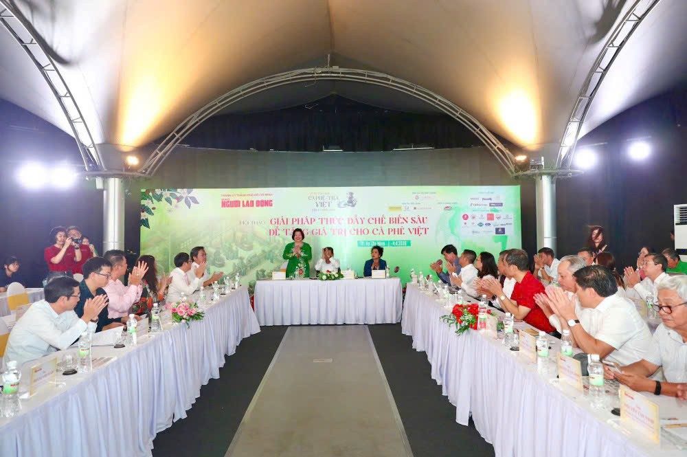 Toàn cảnh Hội thảo "Giải pháp thúc đẩy chế biến sâu để tăng giá trị cho cà phê Việt" - Ảnh NLĐ
