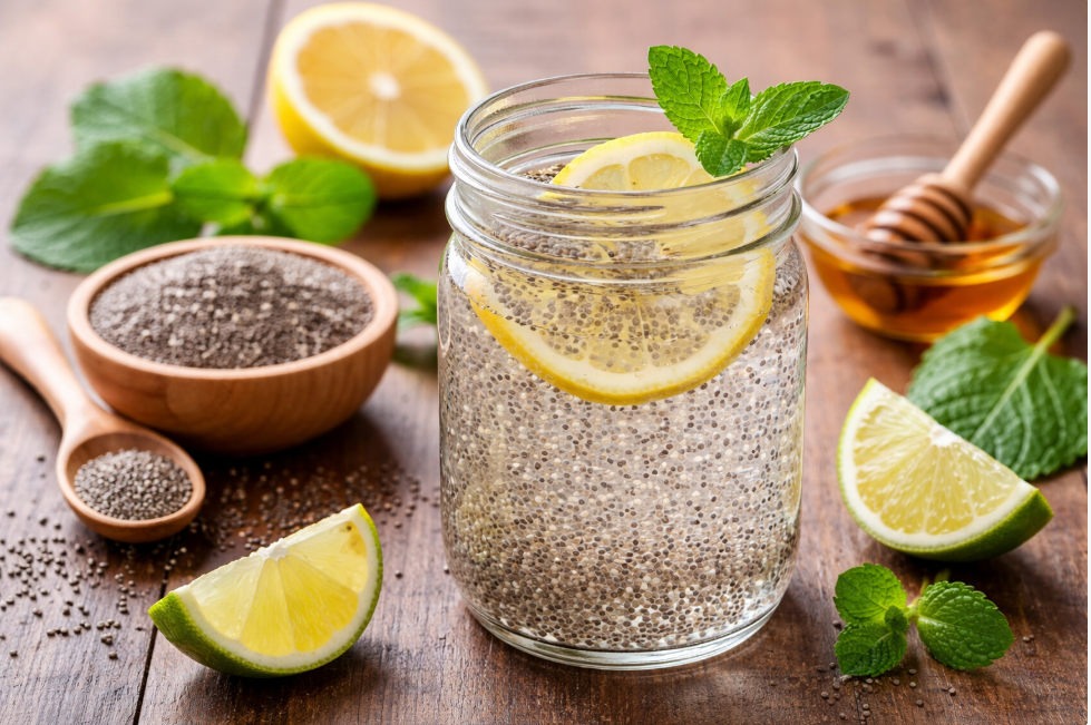 Lợi ích sức khỏe khi uống nước hạt chia trước khi đi ngủ