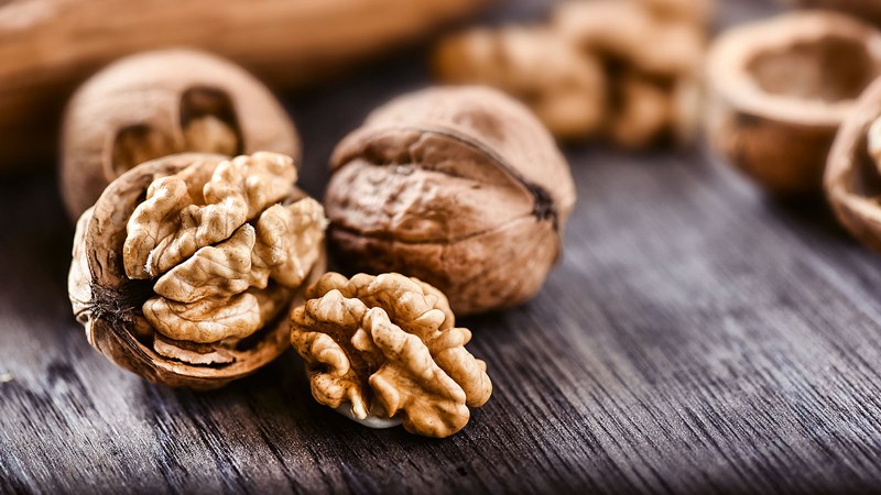 Chất chống oxy hóa trong quả óc chó còn giúp bảo vệ các mô xung quanh khớp
