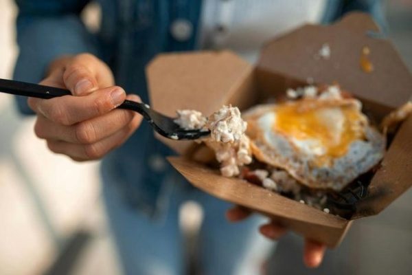 Điều gì xảy ra khi ăn phải thực phẩm bẩn?
